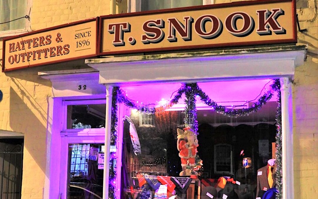 Xmas window of No.32 – Snooks